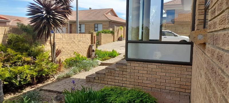To Let 2 Bedroom Property for Rent in Heiderand Western Cape